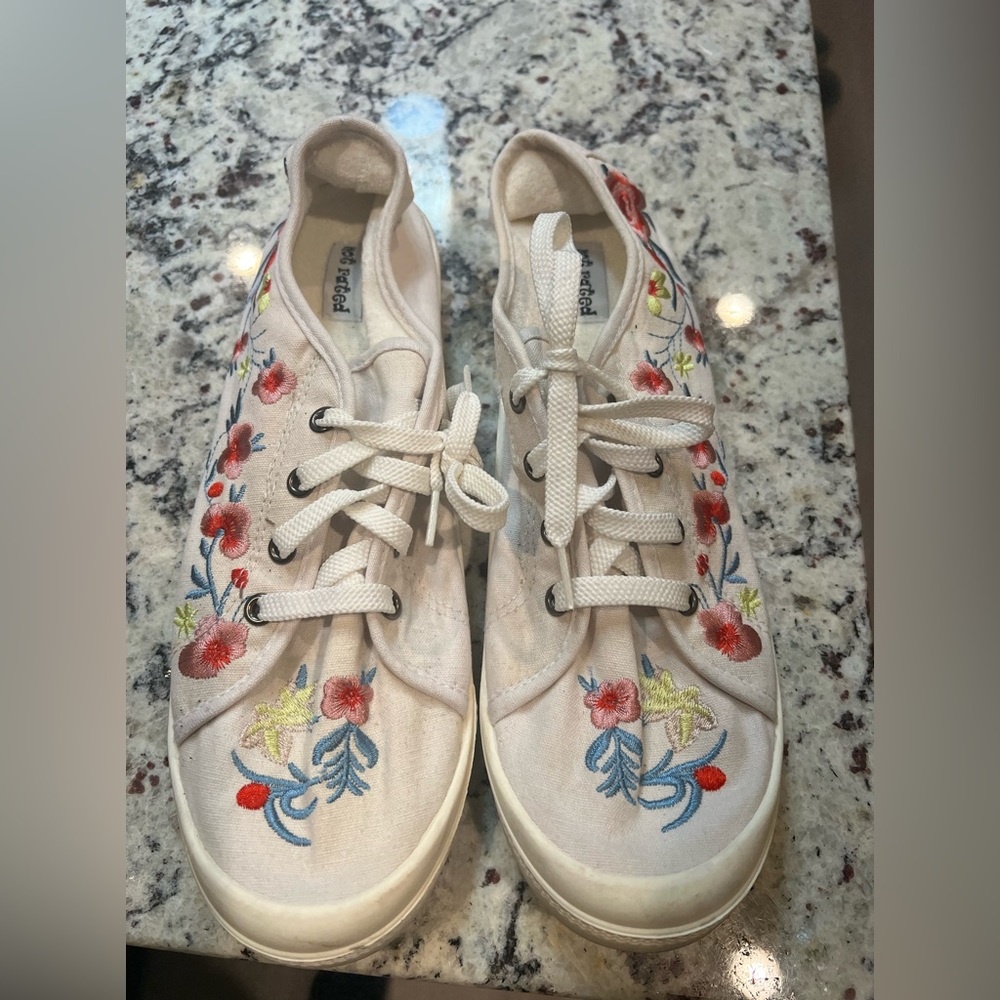 Embroideries sneakers